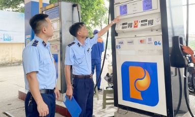  Xăng giảm, vì sao giá hàng hóa chưa giảm?