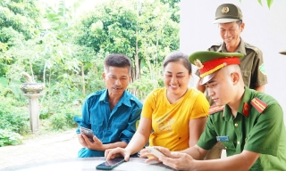  Công an xã Mỹ Thái: Đến từng nhà hướng dẫn chuyển đổi số