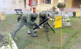 Luyện quân, rèn bản lĩnh nơi thao trường phòng hóa