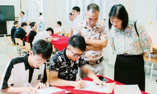Sôi nổi ngày hội nhập học của sinh viên Trường Đại học Nông - Lâm Bắc Giang