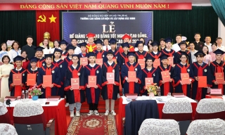 292 kỹ sư Trường Cao đẳng Cơ điện và Xây dựng Bắc Ninh có việc làm ngay sau lễ tốt nghiệp