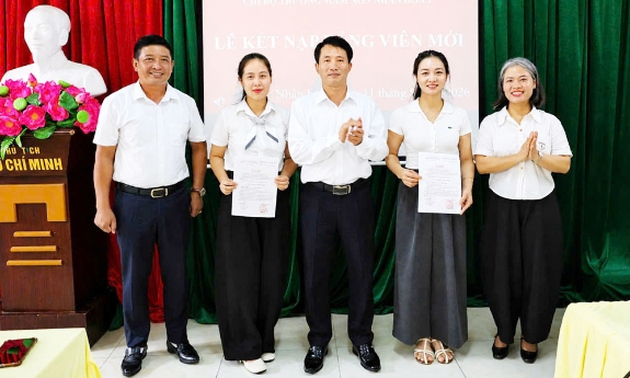 Đảng viên nữ trưởng thành từ phong trào cơ sở