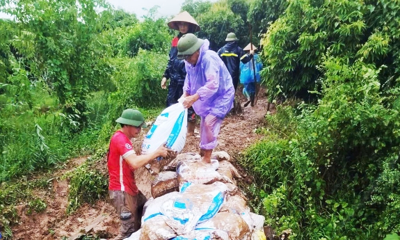 Những người thức cùng con nước
