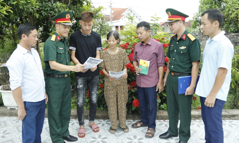  Đưa kiến thức pháp luật đến với cán bộ, chiến sĩ và Nhân dân