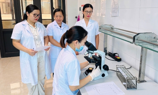 Đoàn giám sát của Viện  Sốt rét - Ký sinh trùng - Côn trùng đánh giá năng lực xét nghiệm tại Bắc Ninh