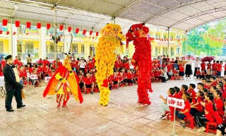 Lân sư rồng rộn ràng mùa Trung thu