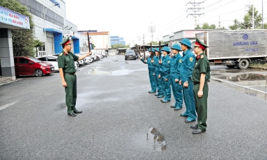 Những chiến sĩ trong nhà máy