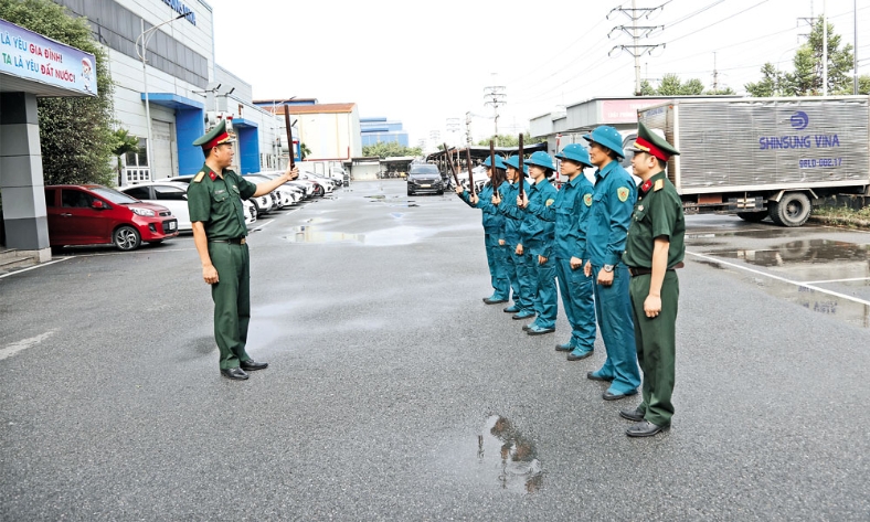  Những chiến sĩ trong nhà máy