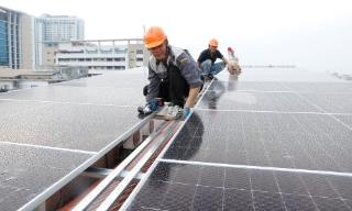 Lắp đặt điện mặt trời mái nhà: Bảo đảm chất lượng thiết bị, kỹ thuật thi công