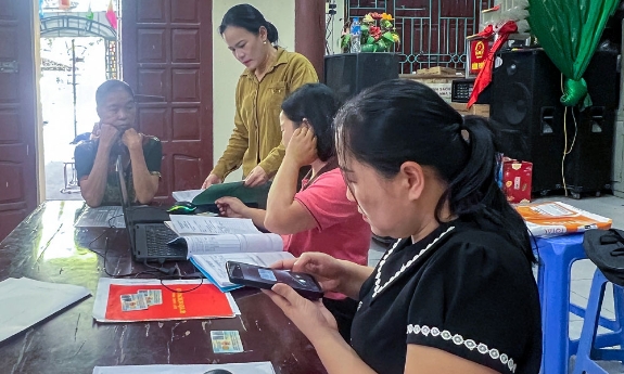 Hỗ trợ người dân tiếp cận tiện ích số