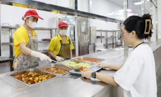 Bắc Ninh: Chăm lo bữa ăn ca, bảo đảm quyền lợi người lao động