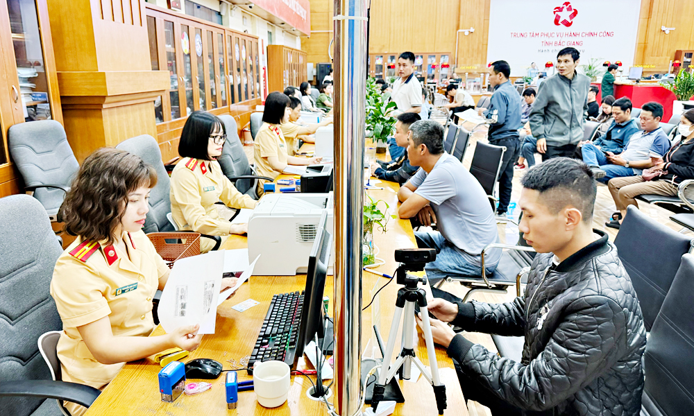 Giải quyết thủ tục hành chính ổn định, thông suốt sau sắp xếp bộ máy
