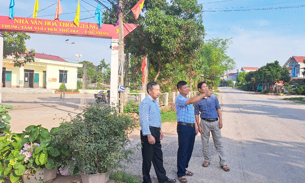 Tận tâm với việc Đảng, việc thôn
