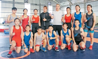 Lặng thầm sau những tấm huy chương vật nữ