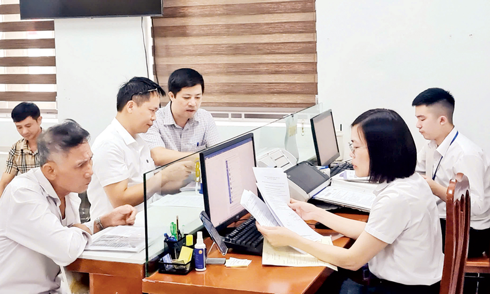  Thực hiện thủ tục về đất đai: Giao thêm quyền cho cấp xã, thuận lợi hơn cho người dân, doanh nghiệp