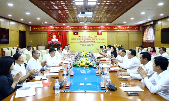 Các đồng chí lãnh đạo tỉnh Bắc Ninh tiếp Đoàn công tác Tạp chí A-lun-may (Lào) và Tạp chí Cộng sản