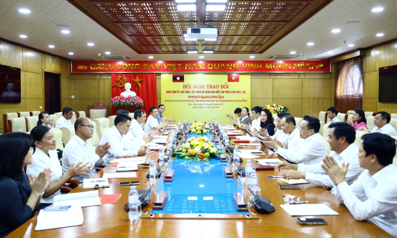  Các đồng chí lãnh đạo tỉnh Bắc Ninh tiếp Đoàn công tác Tạp chí A-lun-may (Lào) và Tạp chí Cộng sản
