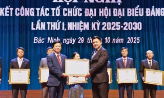 Bắc Ninh khen thưởng 49 tập thể, cá nhân xuất sắc trong tham mưu, tổ chức Đại hội đại biểu Đảng bộ tỉnh