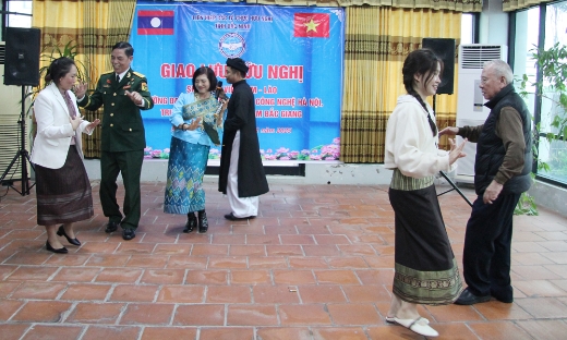 Giao lưu hữu nghị Việt - Lào anh em