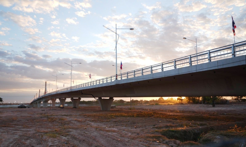 Khánh thành cầu hữu nghị, thúc đẩy giao thương Lào - Thái Lan - Việt Nam