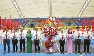 Phó Chủ tịch UBND tỉnh Lê Xuân Lợi dự khai mạc Đại hội Thể dục thể thao phường Đồng Nguyên