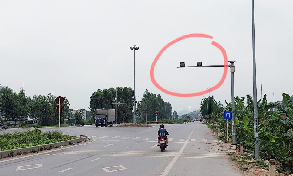  Cảnh sát giao thông cam kết rà soát đèn lỗi, tránh phạt oan người dân