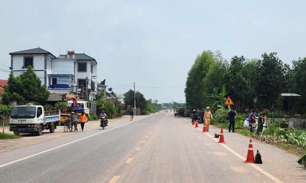  Bắc Ninh: Đang làm đồng, một phụ nữ bị ô tô mất lái đâm tử vong