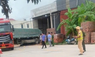 Bắc Ninh: Va chạm với xe đầu kéo, nam thanh niên tử vong