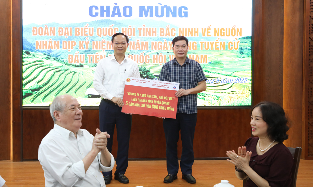  Đoàn Đại biểu Quốc hội tỉnh Bắc Ninh tổ chức về nguồn tại tỉnh Tuyên Quang