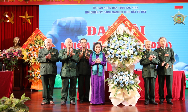  Giữ vững truyền thống “Trong lao tù kiên trung bất khuất; sống ngoài đời tình nghĩa thủy chung”