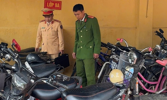 Kiểm tra công tác bảo đảm trật tự an toàn giao thông tại các trường học