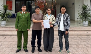 Tân Dĩnh: Hai người dân dũng cảm cứu cháu bé bị đuối nước