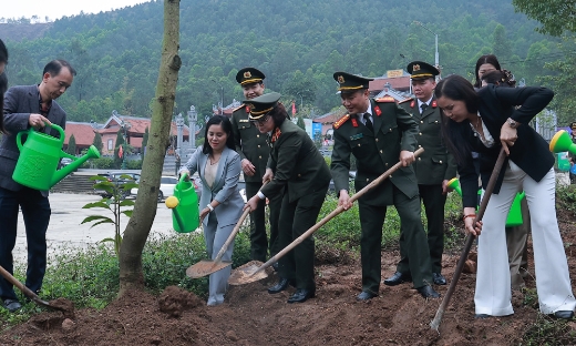 Hội Phụ nữ Bộ Công an phát động Tết trồng cây và tri ân 12 Mẹ Việt Nam Anh hùng tại Bắc Ninh