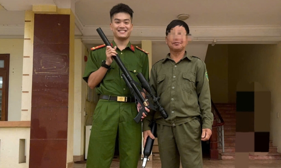  Hợp Thịnh: Người dân giao nộp 8 khẩu súng, 1 quả lựu đạn