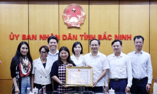 Phó Chủ tịch UBND tỉnh Phạm Văn Thịnh làm việc với đại diện Công ty Dragonberry Produce về thúc đẩy xuất khẩu vải thiều