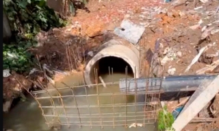 Khắc phục tình trạng ách tắc mương thoát nước tại Xuân Ổ A