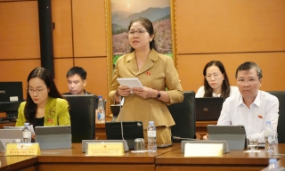 Đoàn Đại biểu Quốc hội tỉnh Bắc Ninh thảo luận tại tổ về tình hình kinh tế - xã hội và thi hành pháp luật