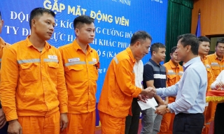Công ty Điện lực Bắc Ninh cử Đội xung kích hỗ trợ tỉnh Hà Tĩnh khắc phục sự cố điện sau bão số 5