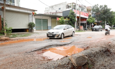  Xã Tiên Lục: Vướng đền bù, đường tỉnh 295 nâng cấp dang dở, tai nạn giao thông rình rập