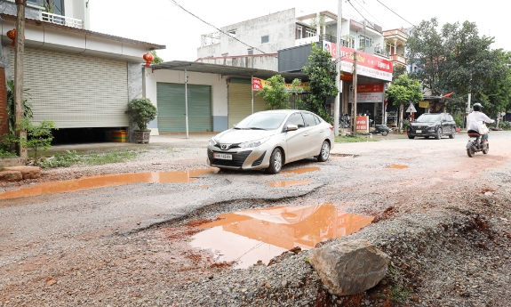 Xã Tiên Lục: Vướng đền bù, đường tỉnh 295 nâng cấp dang dở, tai nạn giao thông rình rập