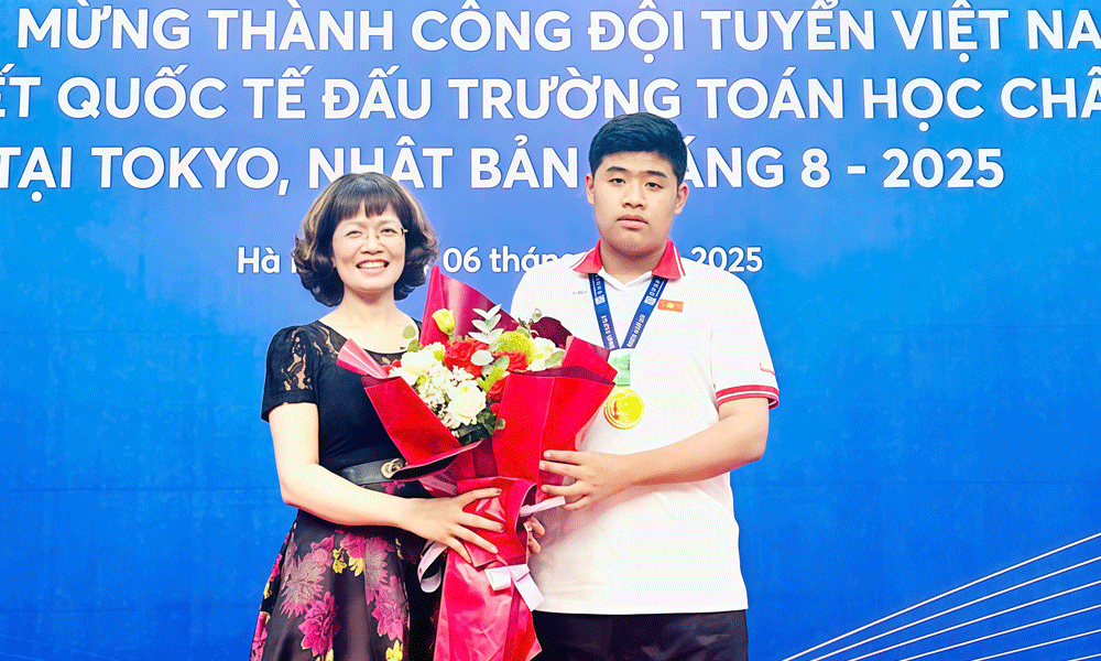  Nguyễn Hoàng Đức Anh (Bắc Ninh) - Chủ nhân tấm Huy chương Vàng cuộc thi Đấu trường Toán học châu Á