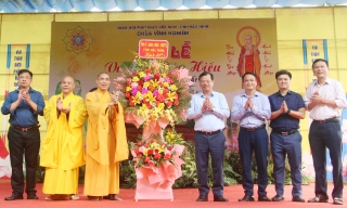 Phó Chủ tịch UBND tỉnh Phan thế Tuấn thăm, tặng quà nhân Đại lễ Vu Lan tại chùa Vĩnh Nghiêm