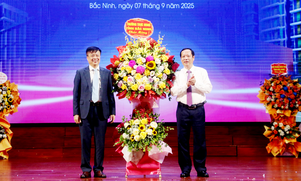  Phó Chủ tịch HĐND tỉnh Nghiêm Xuân Hưởng dự lễ nhập học tại Tập đoàn ICOGroup