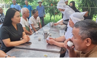 Lãnh đạo Ủy ban MTTQ tỉnh thăm hỏi gia đình nạn nhân tử vong do lũ ở xã Xuân Lương