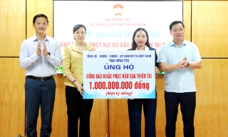 Tỉnh Hưng Yên trao 1 tỷ đồng hỗ trợ Nhân dân Bắc Ninh khắc phục thiệt hại do bão lũ