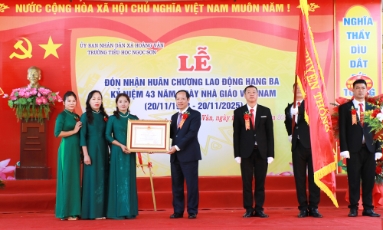  Đồng chí Nghiêm Xuân Hưởng dự Lễ kỷ niệm ngày Nhà giáo Việt Nam tại Trường Tiểu học Ngọc Sơn