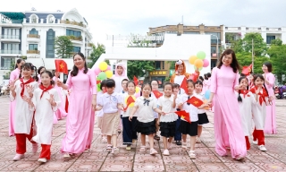Bắc Ninh: Học sinh lớp 1 náo nức tựu trường