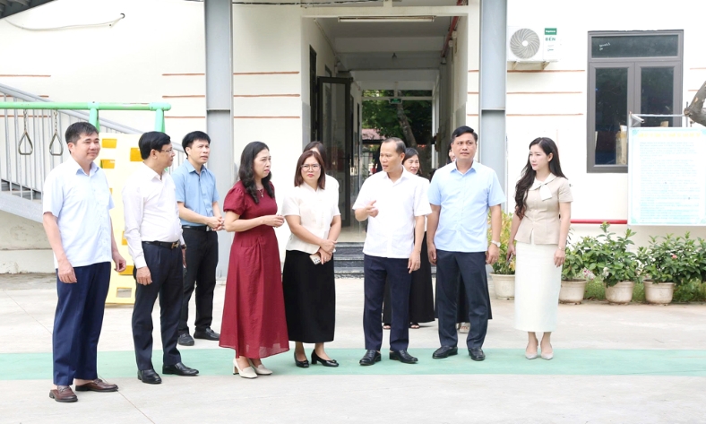  Phó Chủ tịch Thường trực UBND thành phố Bắc Ninh Mai Sơn kiểm tra các trường học quy mô lớn sau sắp xếp