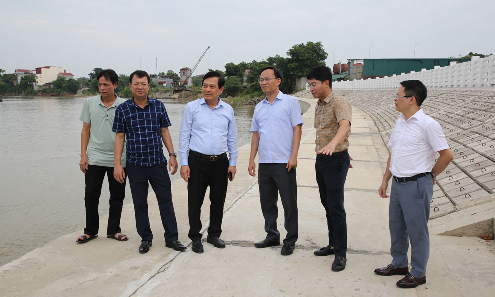  Phó Chủ tịch UBND tỉnh Phạm Văn Thịnh kiểm tra công tác ứng phó với bão số 3 tại một số địa phương