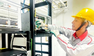 Các nhà mạng viễn thông bảo đảm liên lạc thông suốt trong mùa mưa bão